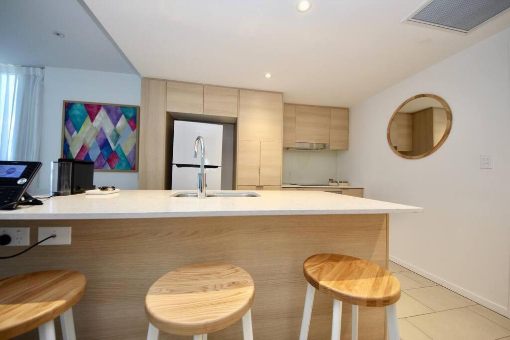 Luxury Beaches Broadbeach 906 * Gold Coast
