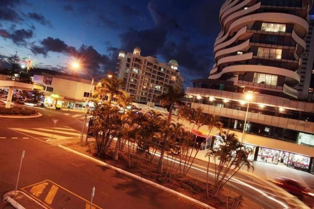 Luxury Beaches Broadbeach 906 Apartment Gold Coast