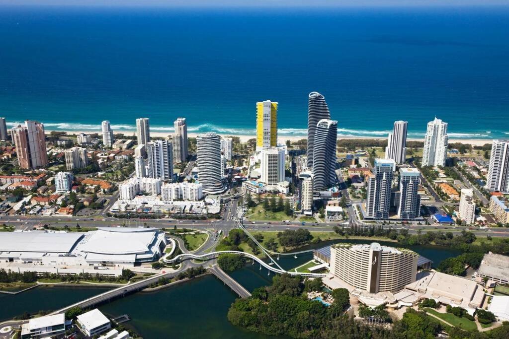 Luxury Beaches Broadbeach 906 Apartment *