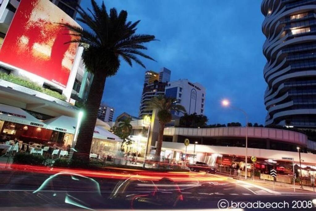 Luxury Beaches Broadbeach 906